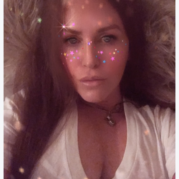 Meet your Posher, Shellie - Picture 1 of 8